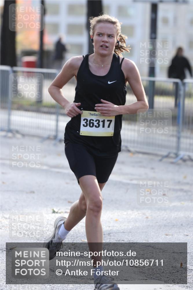 25.10.2026 - hella hamburg halbmarathon Antke Förster http://msf.ph/oto/10856711 25.10.2026 10:16:33 Lombardsbrücke 36317 meine-sportfotos.de