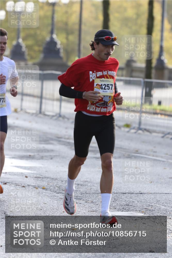 25.10.2026 - hella hamburg halbmarathon Antke Förster http://msf.ph/oto/10856715 25.10.2026 10:16:39 Lombardsbrücke 19773, 9713 meine-sportfotos.de