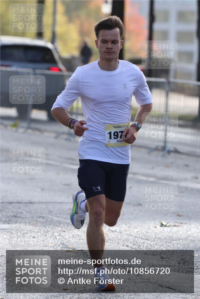 25.10.2026 - hella hamburg halbmarathon Antke Förster http://msf.ph/oto/10856720 25.10.2026 10:16:41 Lombardsbrücke 19773, 9713 meine-sportfotos.de