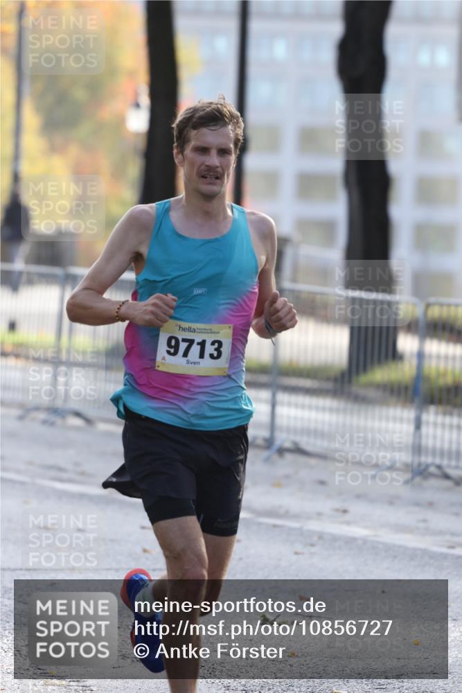 25.10.2026 - hella hamburg halbmarathon Antke Förster http://msf.ph/oto/10856727 25.10.2026 10:16:43 Lombardsbrücke 9713, 36425, 3452 meine-sportfotos.de