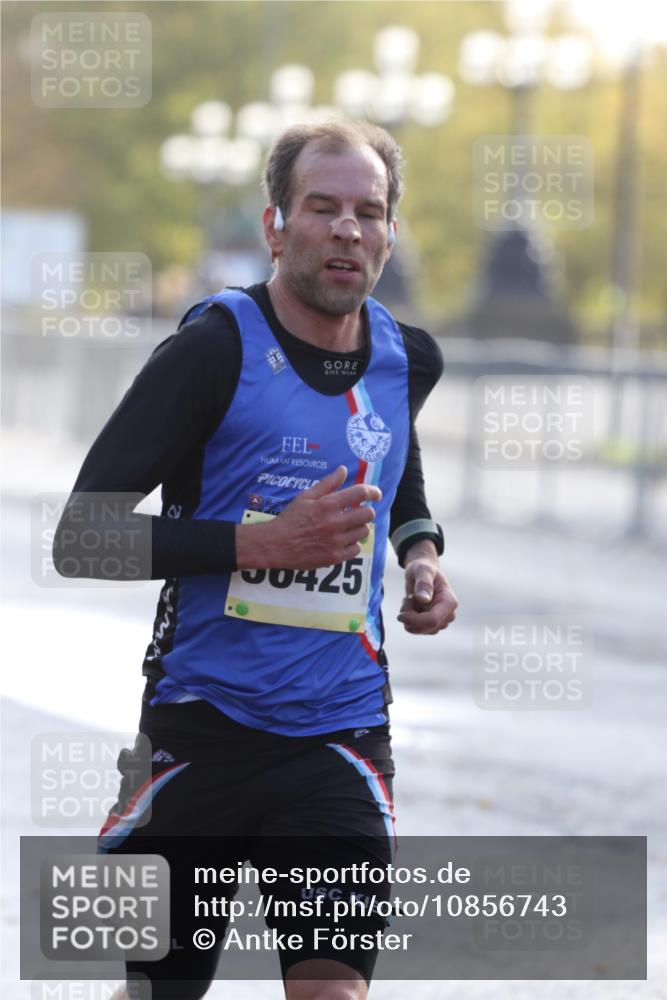 25.10.2026 - hella hamburg halbmarathon Antke Förster http://msf.ph/oto/10856743 25.10.2026 10:16:48 Lombardsbrücke 36425, 3452, 35675, 36108, 32551 meine-sportfotos.de