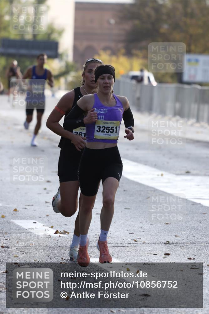25.10.2026 - hella hamburg halbmarathon Antke Förster http://msf.ph/oto/10856752 25.10.2026 10:16:51 Lombardsbrücke 35675, 36108, 32551 meine-sportfotos.de