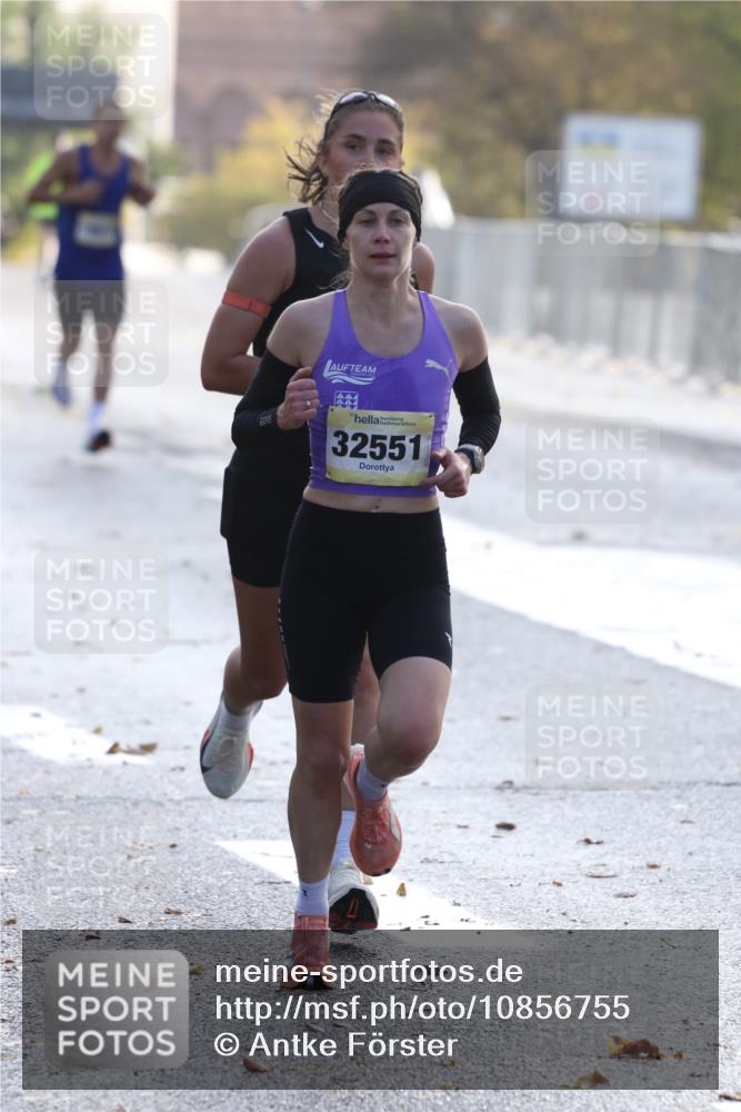 25.10.2026 - hella hamburg halbmarathon Antke Förster http://msf.ph/oto/10856755 25.10.2026 10:16:52 Lombardsbrücke 35675, 36108, 32551 meine-sportfotos.de