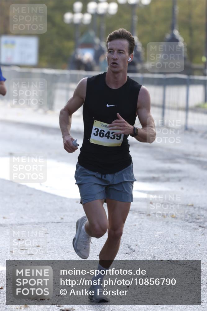 25.10.2026 - hella hamburg halbmarathon Antke Förster http://msf.ph/oto/10856790 25.10.2026 10:17:08 Lombardsbrücke 36439, 13052, 30218, 1999, 30331 meine-sportfotos.de
