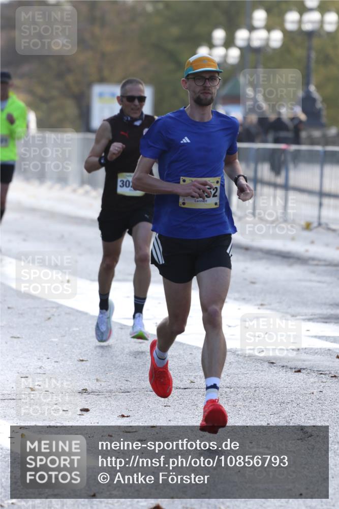 25.10.2026 - hella hamburg halbmarathon Antke Förster http://msf.ph/oto/10856793 25.10.2026 10:17:09 Lombardsbrücke 36439, 13052, 30218, 1999, 30331, 22520, 30016, 30014 meine-sportfotos.de