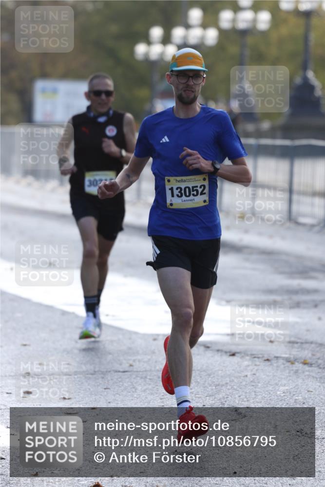 25.10.2026 - hella hamburg halbmarathon Antke Förster http://msf.ph/oto/10856795 25.10.2026 10:17:09 Lombardsbrücke 36439, 13052, 30218, 1999, 30331, 22520, 30014, 30016 meine-sportfotos.de