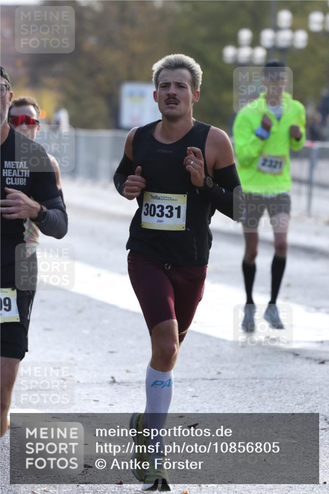 25.10.2026 - hella hamburg halbmarathon Antke Förster http://msf.ph/oto/10856805 25.10.2026 10:17:13 Lombardsbrücke 30218, 1999, 30331, 22520, 30014, 30016, 13755, 2154, 2321, 23702 meine-sportfotos.de
