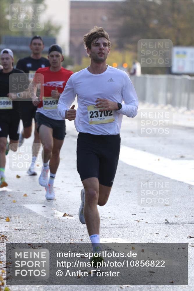 25.10.2026 - hella hamburg halbmarathon Antke Förster http://msf.ph/oto/10856822 25.10.2026 10:17:18 Lombardsbrücke 2321, 2154, 23702, 35458, 35301, 35096, 32845, 3296, 35439 meine-sportfotos.de