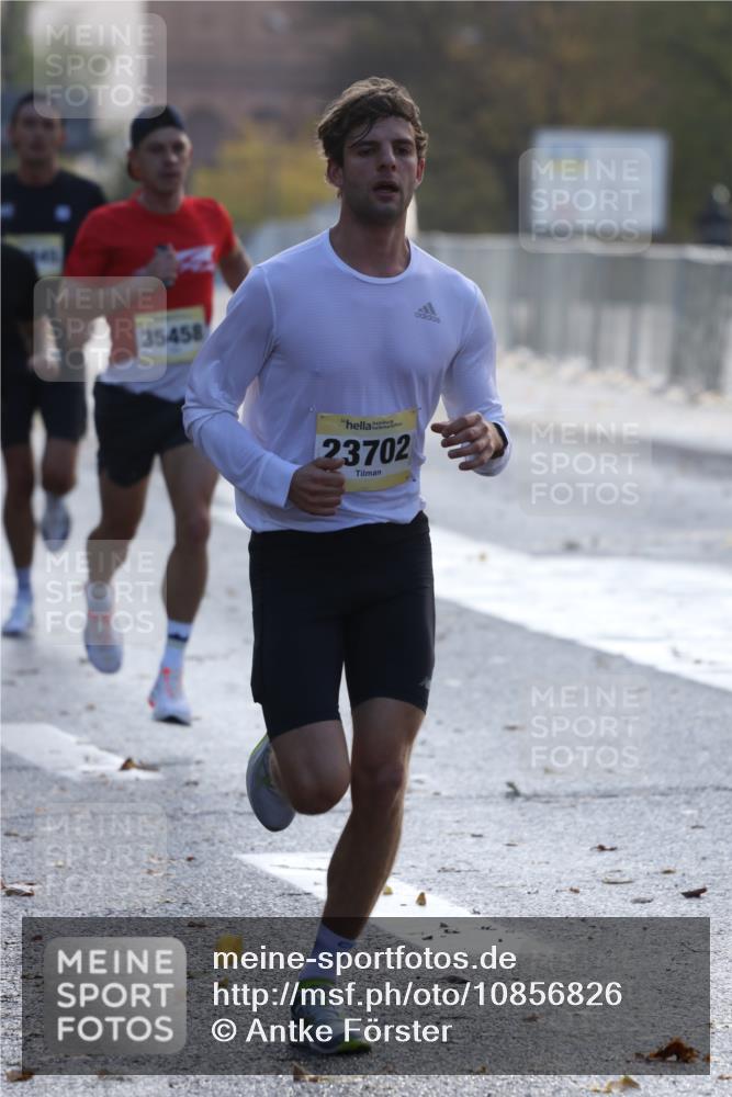 25.10.2026 - hella hamburg halbmarathon Antke Förster http://msf.ph/oto/10856826 25.10.2026 10:17:18 Lombardsbrücke 2321, 2154, 23702, 35458, 35301, 35096, 32845, 3296, 35439 meine-sportfotos.de
