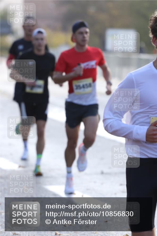 25.10.2026 - hella hamburg halbmarathon Antke Förster http://msf.ph/oto/10856830 25.10.2026 10:17:20 Lombardsbrücke 23702, 35458, 35301, 35096, 32845, 3296, 35439, 12292, 34853 meine-sportfotos.de