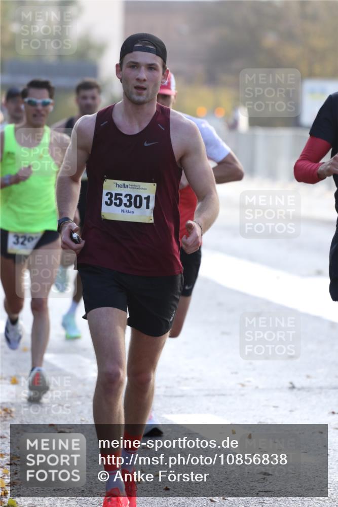 25.10.2026 - hella hamburg halbmarathon Antke Förster http://msf.ph/oto/10856838 25.10.2026 10:17:22 Lombardsbrücke 35458, 35301, 35096, 32845, 3296, 35439, 12292, 34853 meine-sportfotos.de