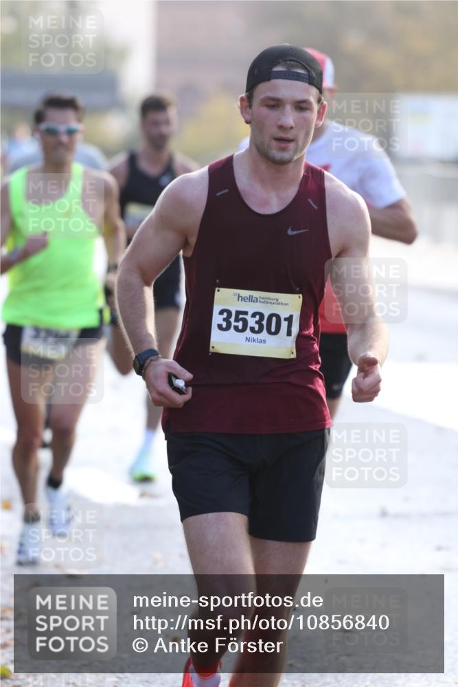 25.10.2026 - hella hamburg halbmarathon Antke Förster http://msf.ph/oto/10856840 25.10.2026 10:17:23 Lombardsbrücke 35096, 35301, 32845, 3296, 35439, 12292, 34853 meine-sportfotos.de