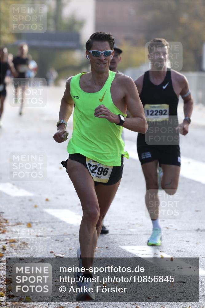 25.10.2026 - hella hamburg halbmarathon Antke Förster http://msf.ph/oto/10856845 25.10.2026 10:17:24 Lombardsbrücke 32845, 3296, 35439, 12292, 34853 meine-sportfotos.de