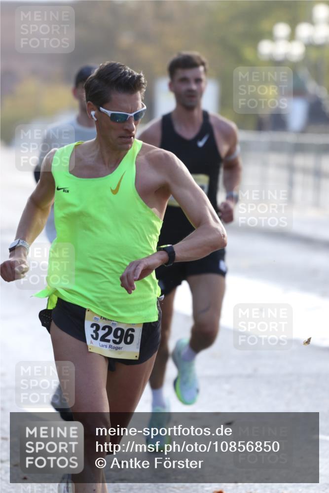 25.10.2026 - hella hamburg halbmarathon Antke Förster http://msf.ph/oto/10856850 25.10.2026 10:17:25 Lombardsbrücke 35439, 3296, 12292, 34853 meine-sportfotos.de