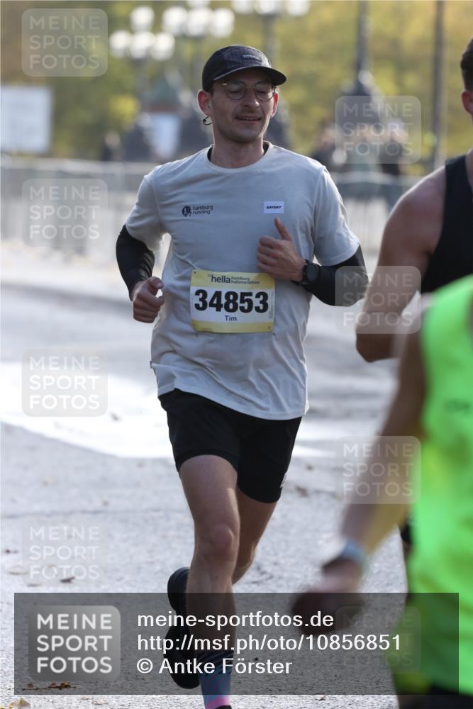 25.10.2026 - hella hamburg halbmarathon Antke Förster http://msf.ph/oto/10856851 25.10.2026 10:17:26 Lombardsbrücke 12292, 34853, 11507 meine-sportfotos.de