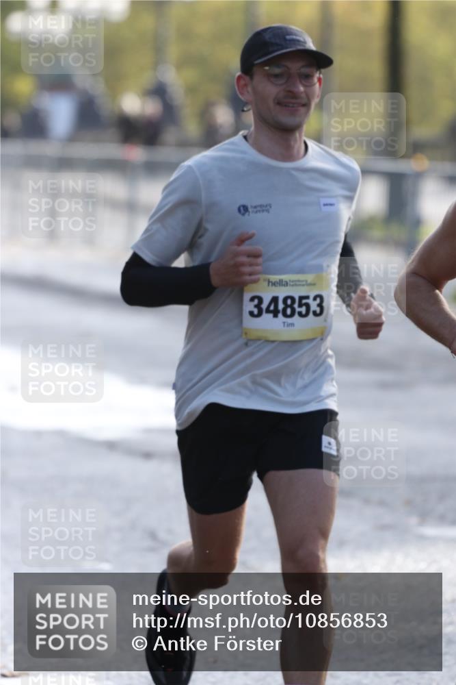 25.10.2026 - hella hamburg halbmarathon Antke Förster http://msf.ph/oto/10856853 25.10.2026 10:17:26 Lombardsbrücke 12292, 34853, 11507 meine-sportfotos.de