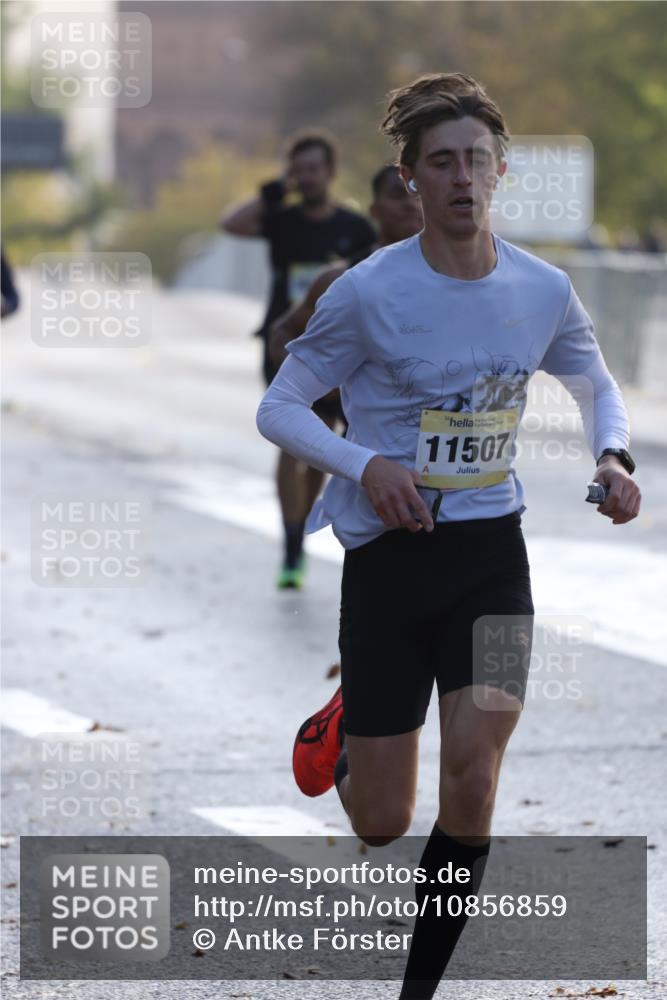 25.10.2026 - hella hamburg halbmarathon Antke Förster http://msf.ph/oto/10856859 25.10.2026 10:17:32 Lombardsbrücke 11507, 33421, 30672, 7855, 22306 meine-sportfotos.de