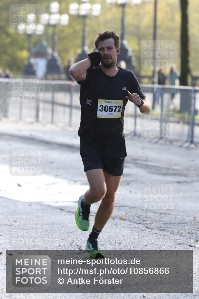 25.10.2026 - hella hamburg halbmarathon Antke Förster http://msf.ph/oto/10856866 25.10.2026 10:17:35 Lombardsbrücke 33421, 30672, 7855, 22306 meine-sportfotos.de