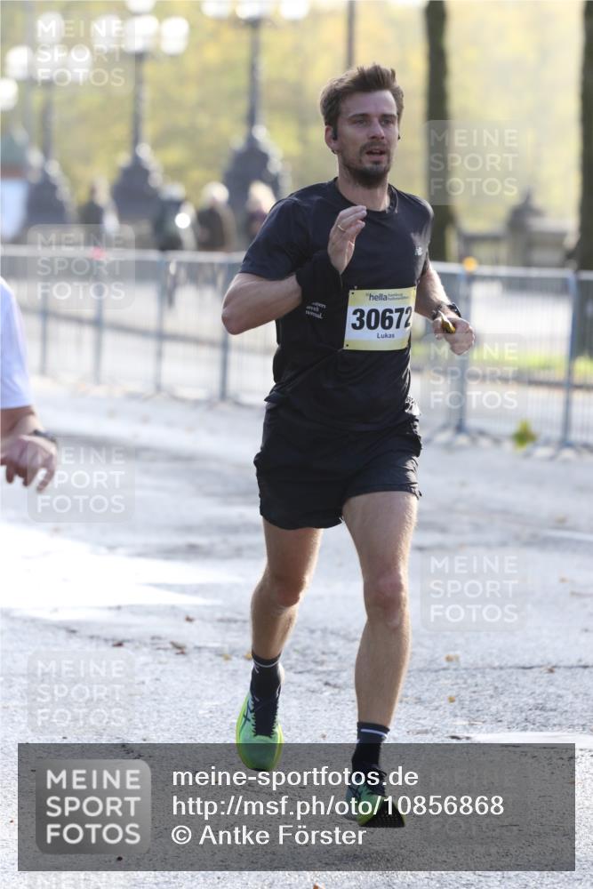 25.10.2026 - hella hamburg halbmarathon Antke Förster http://msf.ph/oto/10856868 25.10.2026 10:17:36 Lombardsbrücke 30672, 7855, 22306, 7781 meine-sportfotos.de