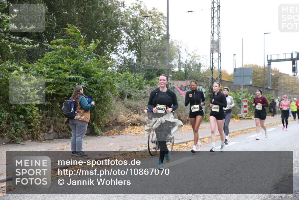 25.10.2026 - hella hamburg halbmarathon Jannik Wohlers http://msf.ph/oto/10867070 25.10.2026 12:26:50 Lombardsbrücke 14720, 3215, 30341, 10683, 13069, 13065 meine-sportfotos.de