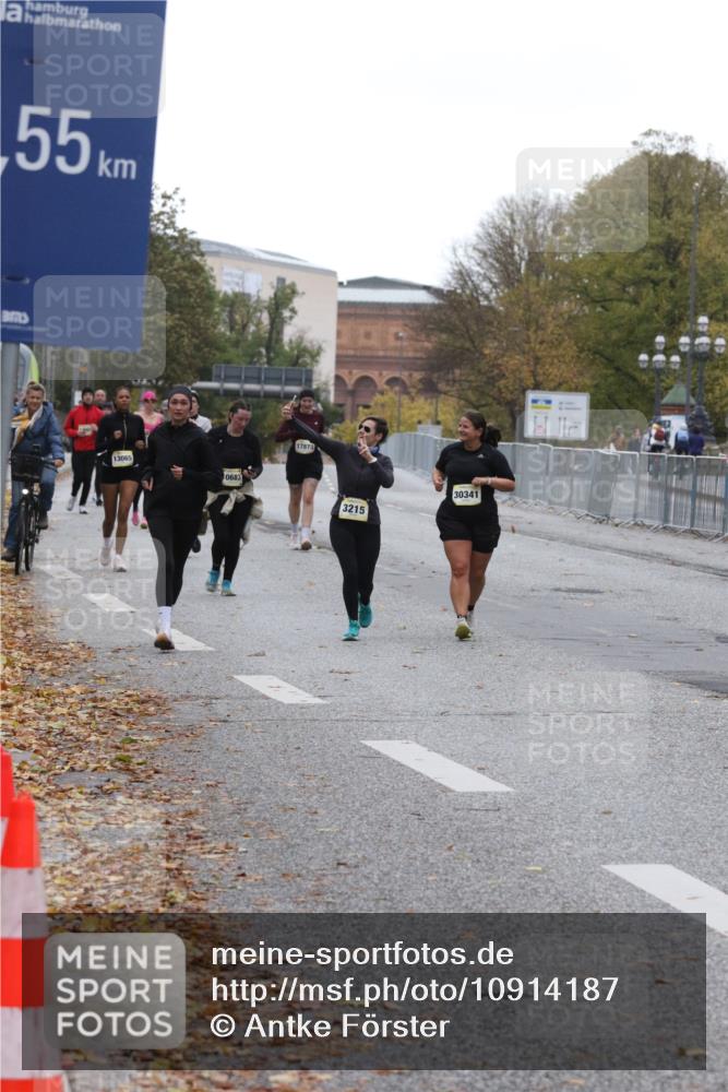 25.10.2026 - hella hamburg halbmarathon Antke Förster http://msf.ph/oto/10914187 25.10.2026 12:26:39 Lombardsbrücke  meine-sportfotos.de