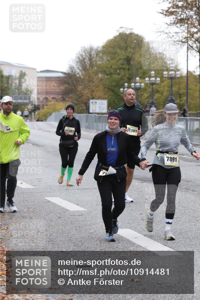 25.10.2026 - hella hamburg halbmarathon Antke Förster http://msf.ph/oto/10914481 25.10.2026 12:27:06 Lombardsbrücke 21007, 7894, 7891, 6213, 35387, 34387 meine-sportfotos.de