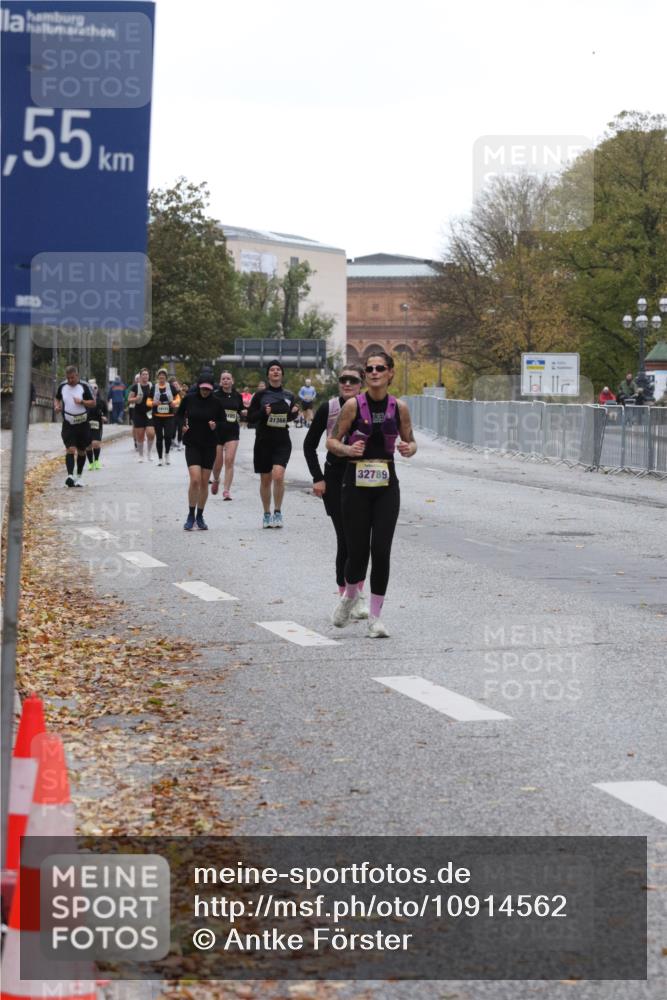 25.10.2026 - hella hamburg halbmarathon Antke Förster http://msf.ph/oto/10914562 25.10.2026 12:27:12 Lombardsbrücke 34387 meine-sportfotos.de