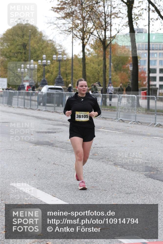 25.10.2026 - hella hamburg halbmarathon Antke Förster http://msf.ph/oto/10914794 25.10.2026 12:27:30 Lombardsbrücke 36105 meine-sportfotos.de