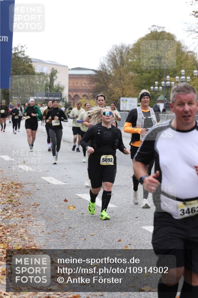 25.10.2026 - hella hamburg halbmarathon Antke Förster http://msf.ph/oto/10914902 25.10.2026 12:27:40 Lombardsbrücke 34622, 5692, 19151 meine-sportfotos.de