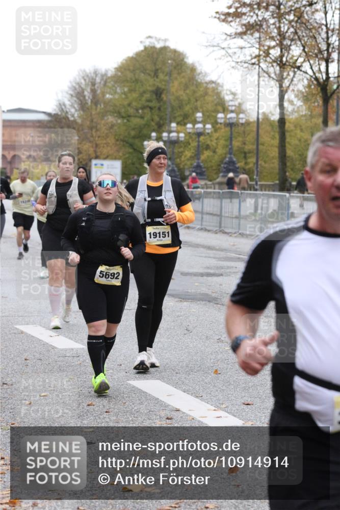 25.10.2026 - hella hamburg halbmarathon Antke Förster http://msf.ph/oto/10914914 25.10.2026 12:27:42 Lombardsbrücke 5692, 19151, 13345 meine-sportfotos.de