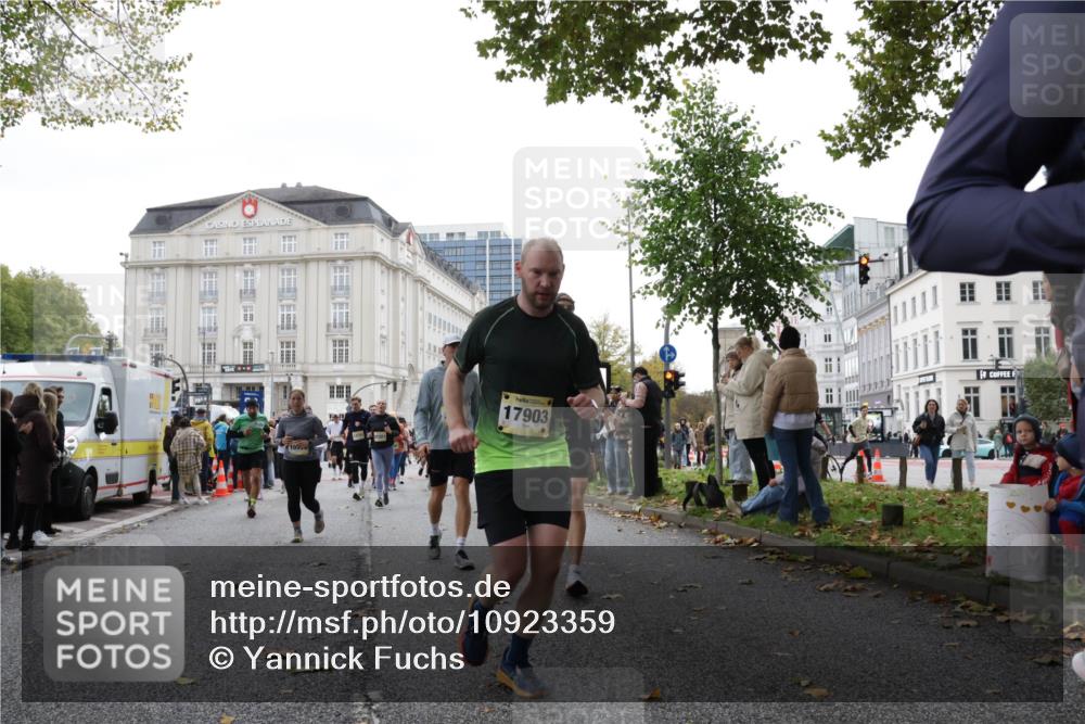 25.10.2026 - hella hamburg halbmarathon Yannick Fuchs http://msf.ph/oto/10923359 25.10.2026 12:27:41 20KM 22768, 9888, 13139, 15418, 15722, 31817, 8671, 15690, 30466, 6917, 16572, 32003, 16767, 22395, 17903, 20111, 10959, 7948, 22321, 6177, 5361, 13731, 24269, 6939, 13732, 32951, 32953, 32950, 4366, 35783, 9470, 13833 meine-sportfotos.de