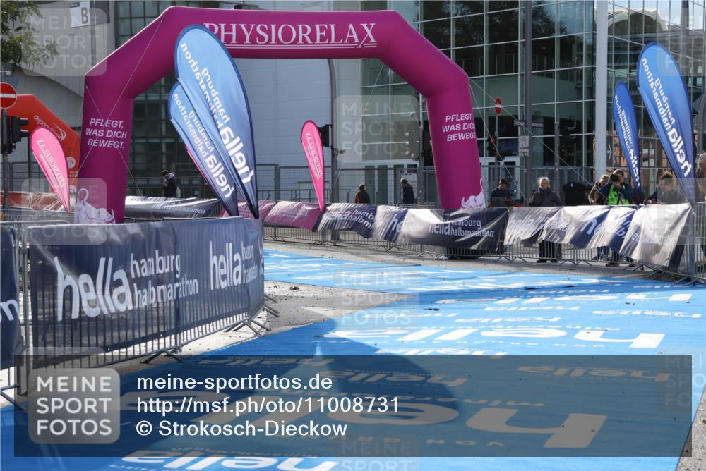 25.10.2026 - hella hamburg halbmarathon Strokosch-Dieckow http://msf.ph/oto/11008731 25.10.2026 10:17:17 Ziel  meine-sportfotos.de