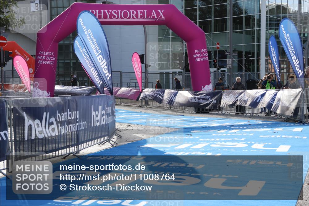 25.10.2026 - hella hamburg halbmarathon Strokosch-Dieckow http://msf.ph/oto/11008764 25.10.2026 10:17:17 Ziel  meine-sportfotos.de