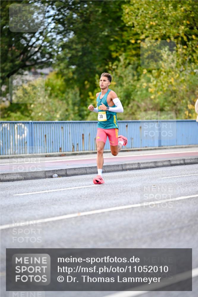 25.10.2026 - hella hamburg halbmarathon Dr. Thomas Lammeyer http://msf.ph/oto/11052010 25.10.2026 10:09:35 Kennedybrücke 30 meine-sportfotos.de