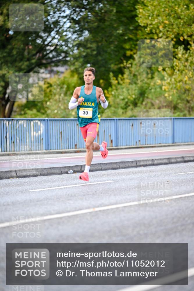 25.10.2026 - hella hamburg halbmarathon Dr. Thomas Lammeyer http://msf.ph/oto/11052012 25.10.2026 10:09:35 Kennedybrücke 30 meine-sportfotos.de