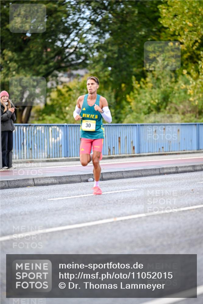 25.10.2026 - hella hamburg halbmarathon Dr. Thomas Lammeyer http://msf.ph/oto/11052015 25.10.2026 10:09:35 Kennedybrücke 30 meine-sportfotos.de