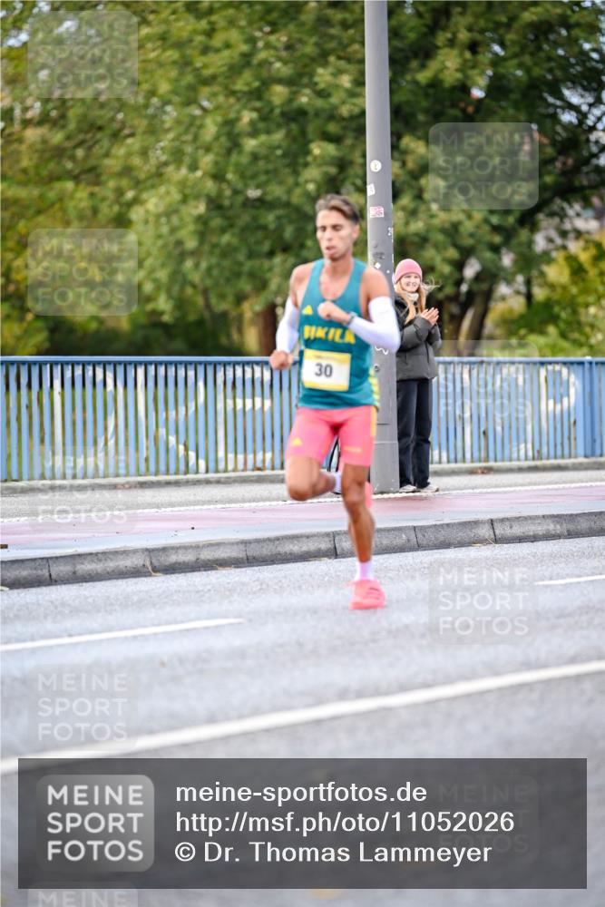25.10.2026 - hella hamburg halbmarathon Dr. Thomas Lammeyer http://msf.ph/oto/11052026 25.10.2026 10:09:36 Kennedybrücke 30 meine-sportfotos.de