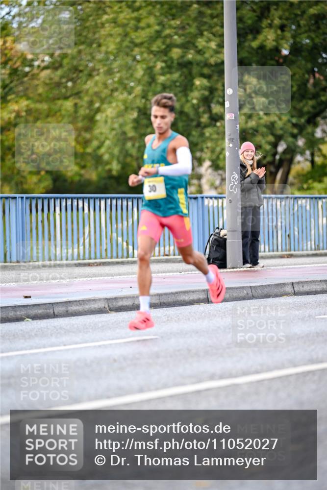 25.10.2026 - hella hamburg halbmarathon Dr. Thomas Lammeyer http://msf.ph/oto/11052027 25.10.2026 10:09:36 Kennedybrücke 30 meine-sportfotos.de