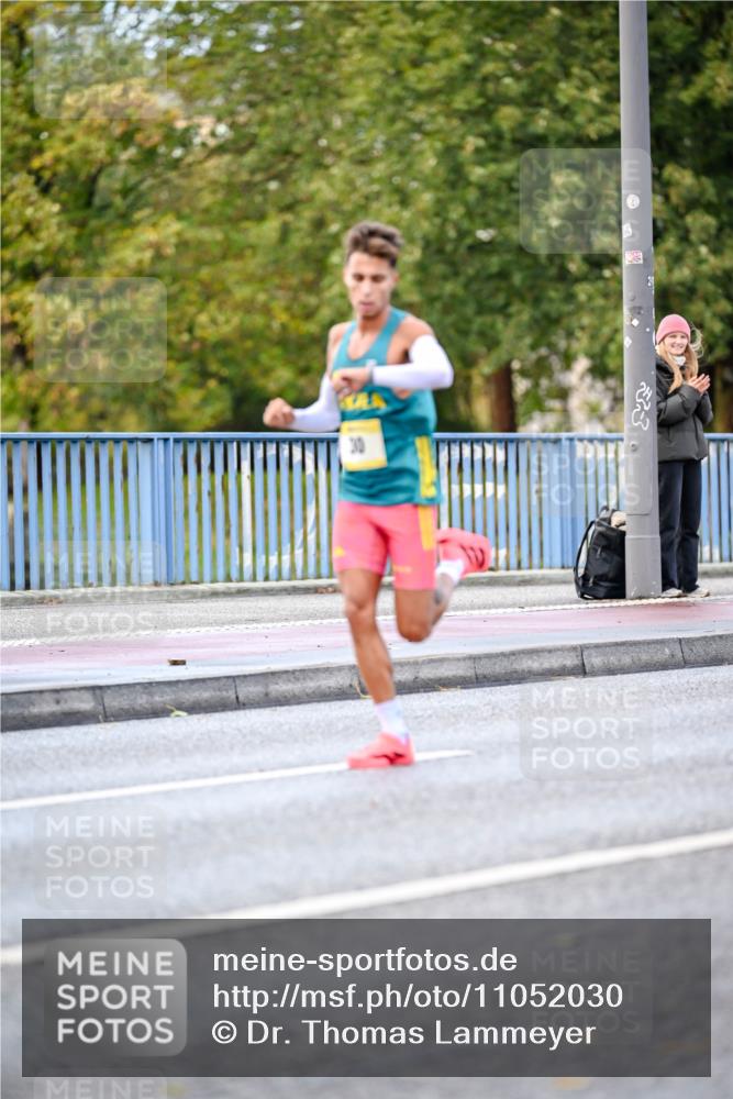 25.10.2026 - hella hamburg halbmarathon Dr. Thomas Lammeyer http://msf.ph/oto/11052030 25.10.2026 10:09:36 Kennedybrücke  meine-sportfotos.de