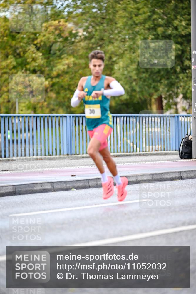 25.10.2026 - hella hamburg halbmarathon Dr. Thomas Lammeyer http://msf.ph/oto/11052032 25.10.2026 10:09:36 Kennedybrücke  meine-sportfotos.de