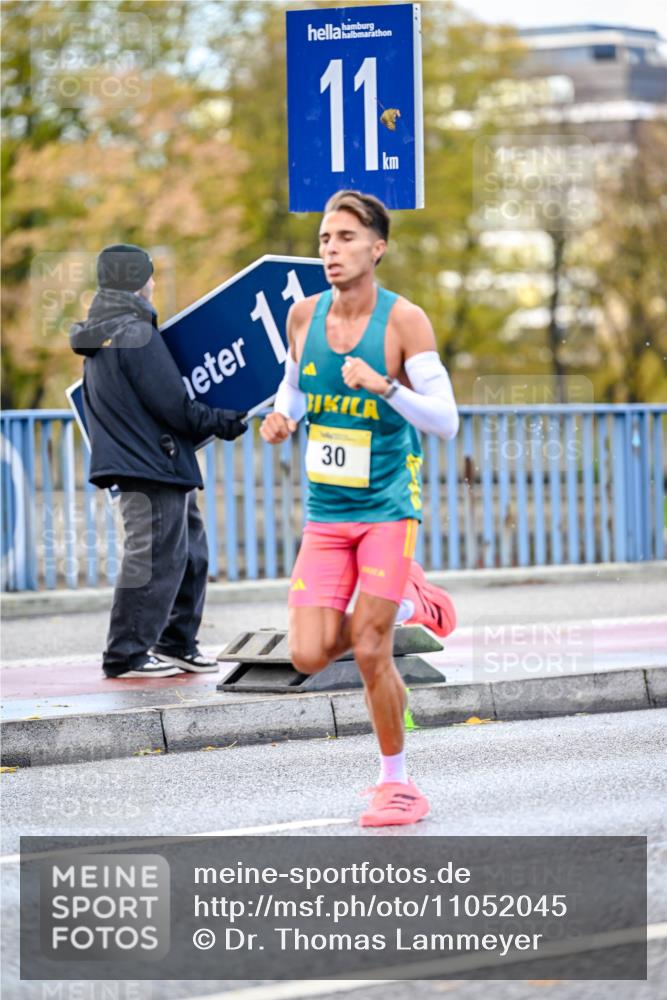 25.10.2026 - hella hamburg halbmarathon Dr. Thomas Lammeyer http://msf.ph/oto/11052045 25.10.2026 10:09:37 Kennedybrücke 11, 11, 30 meine-sportfotos.de