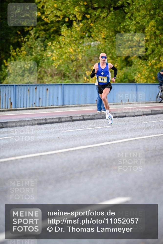 25.10.2026 - hella hamburg halbmarathon Dr. Thomas Lammeyer http://msf.ph/oto/11052057 25.10.2026 10:09:48 Kennedybrücke 15 meine-sportfotos.de