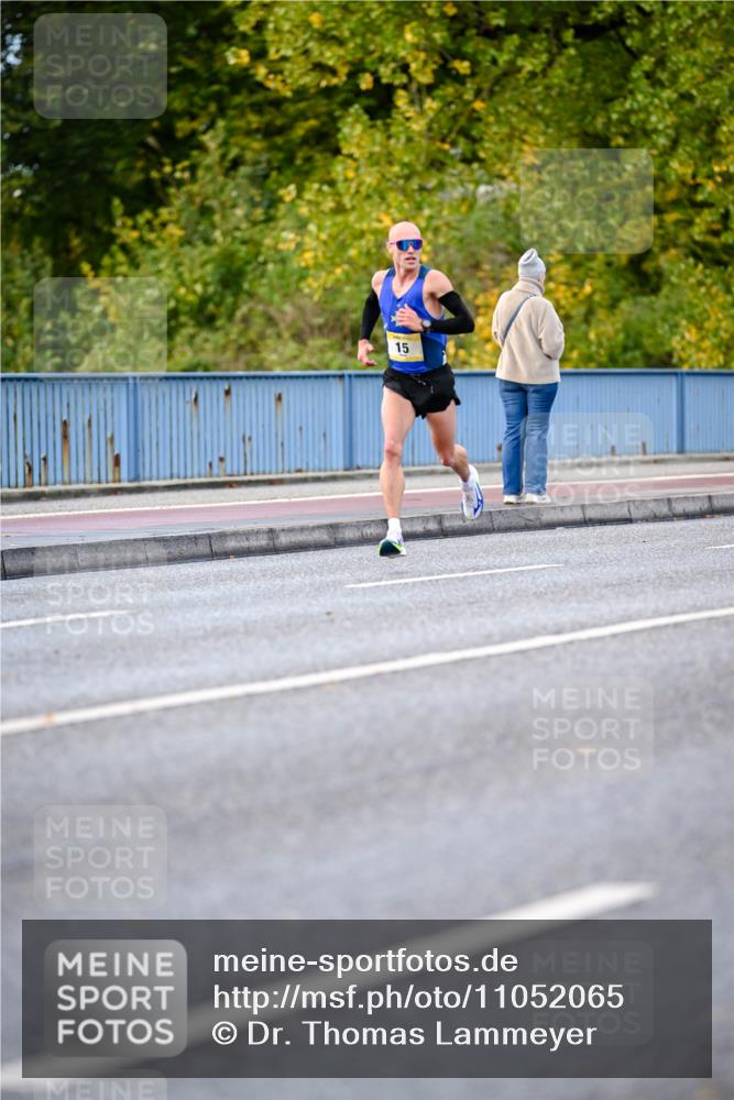 25.10.2026 - hella hamburg halbmarathon Dr. Thomas Lammeyer http://msf.ph/oto/11052065 25.10.2026 10:09:48 Kennedybrücke 15 meine-sportfotos.de