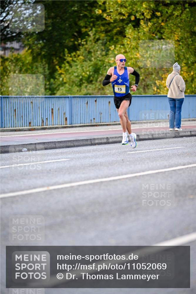 25.10.2026 - hella hamburg halbmarathon Dr. Thomas Lammeyer http://msf.ph/oto/11052069 25.10.2026 10:09:48 Kennedybrücke 15 meine-sportfotos.de