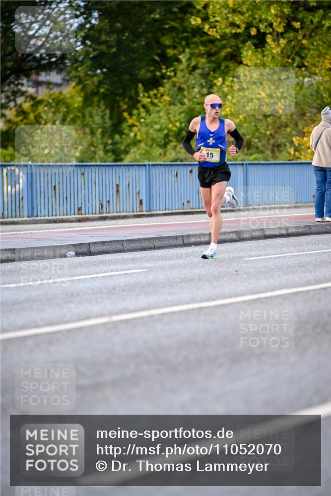 25.10.2026 - hella hamburg halbmarathon Dr. Thomas Lammeyer http://msf.ph/oto/11052070 25.10.2026 10:09:49 Kennedybrücke 15 meine-sportfotos.de