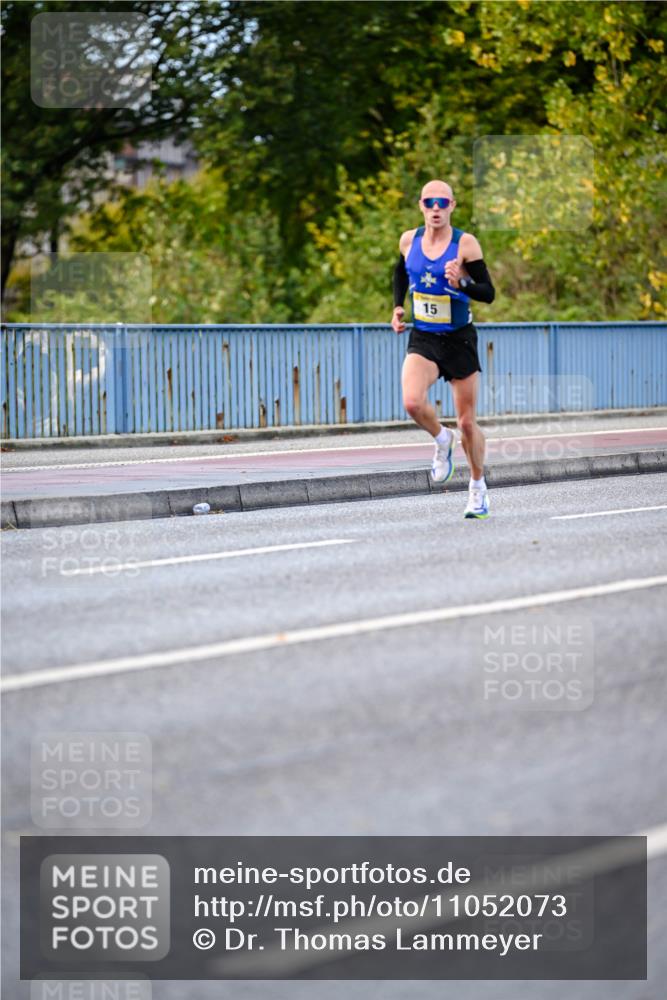 25.10.2026 - hella hamburg halbmarathon Dr. Thomas Lammeyer http://msf.ph/oto/11052073 25.10.2026 10:09:49 Kennedybrücke 15 meine-sportfotos.de