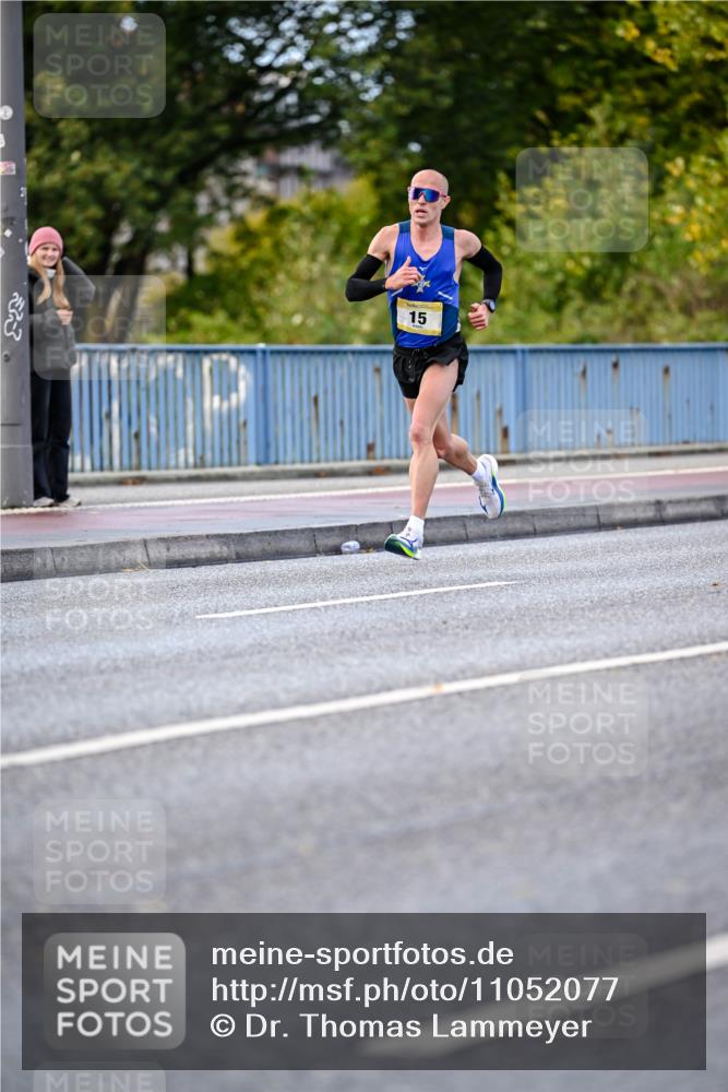 25.10.2026 - hella hamburg halbmarathon Dr. Thomas Lammeyer http://msf.ph/oto/11052077 25.10.2026 10:09:49 Kennedybrücke 15 meine-sportfotos.de
