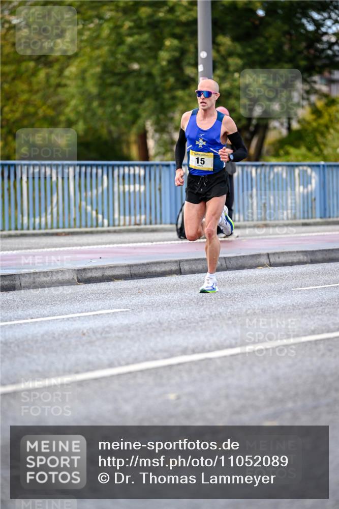 25.10.2026 - hella hamburg halbmarathon Dr. Thomas Lammeyer http://msf.ph/oto/11052089 25.10.2026 10:09:50 Kennedybrücke 15 meine-sportfotos.de