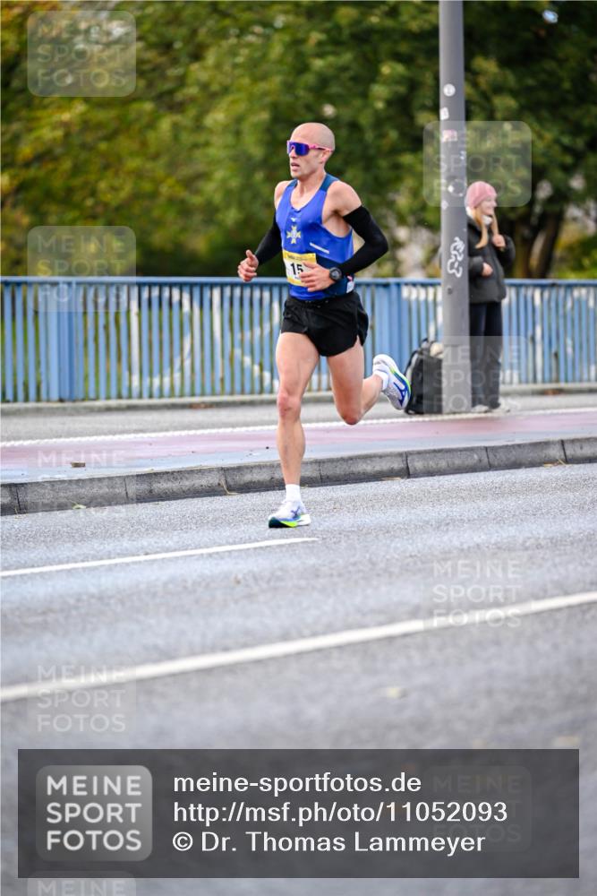 25.10.2026 - hella hamburg halbmarathon Dr. Thomas Lammeyer http://msf.ph/oto/11052093 25.10.2026 10:09:50 Kennedybrücke 15 meine-sportfotos.de