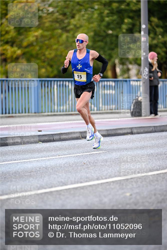 25.10.2026 - hella hamburg halbmarathon Dr. Thomas Lammeyer http://msf.ph/oto/11052096 25.10.2026 10:09:50 Kennedybrücke 15 meine-sportfotos.de